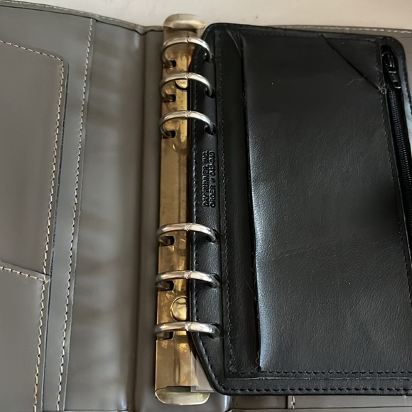 French tapestry organizer was used in the 80’s. Is in beautiful shape. No pages - Picture 7 of 7